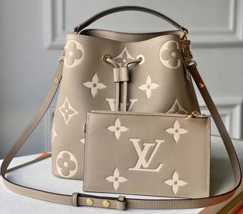 Louis-Vuitton Naone MM Bag Monogram 21