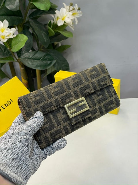 Fendi women wallet with box (8123)