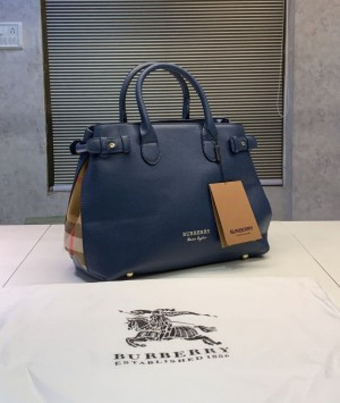 Burberry banner purse 847